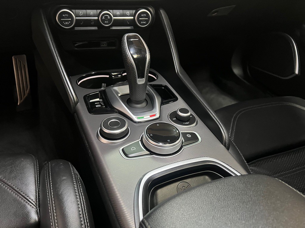 2021 Alfa Romeo Giulia Image 23