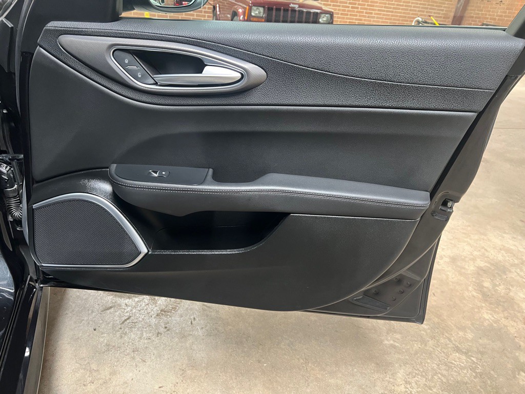 2021 Alfa Romeo Giulia Image 26