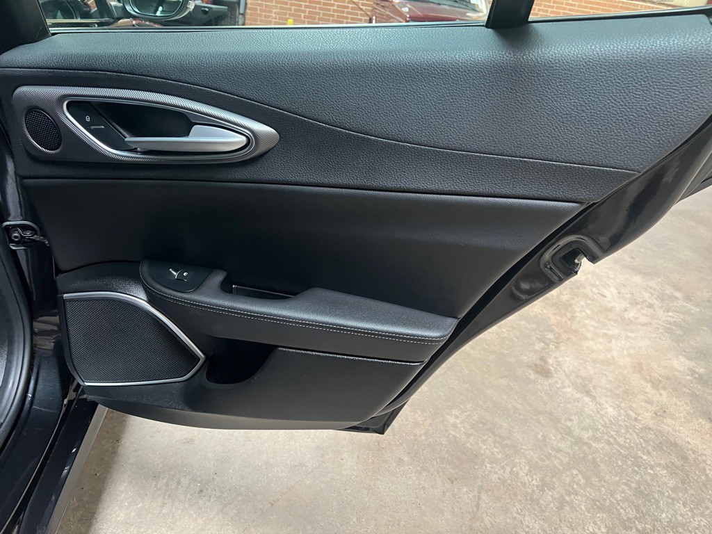 2021 Alfa Romeo Giulia Image 27