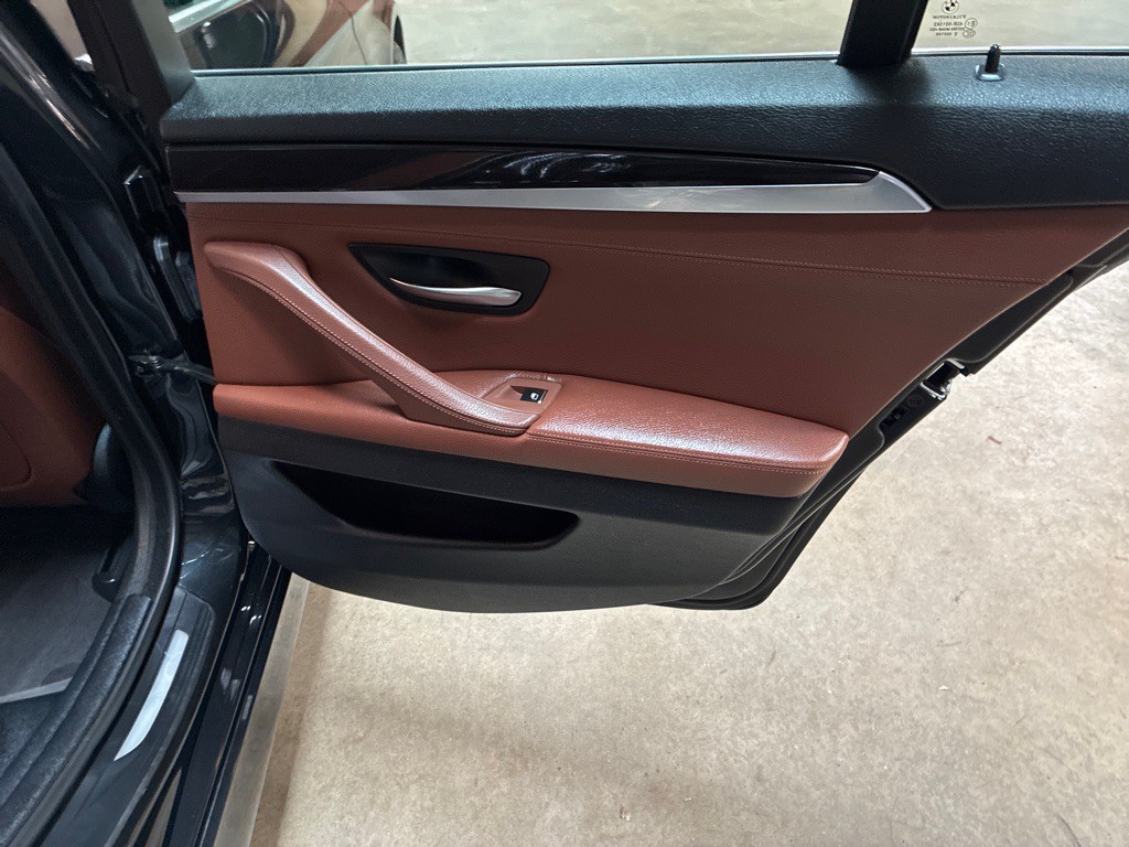 2014 BMW 5 Series Image 25