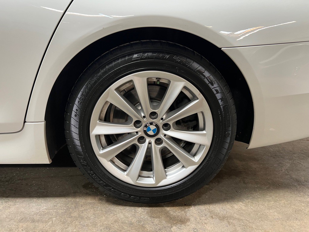 2015 BMW 5 Series Image 16