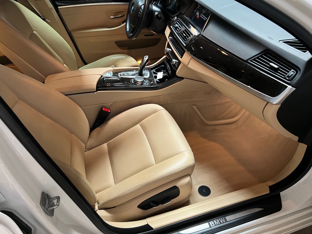 2015 BMW 5 Series Image 19