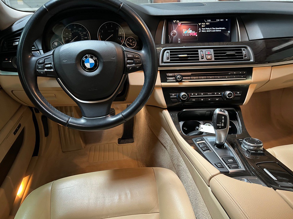2015 BMW 5 Series Image 21