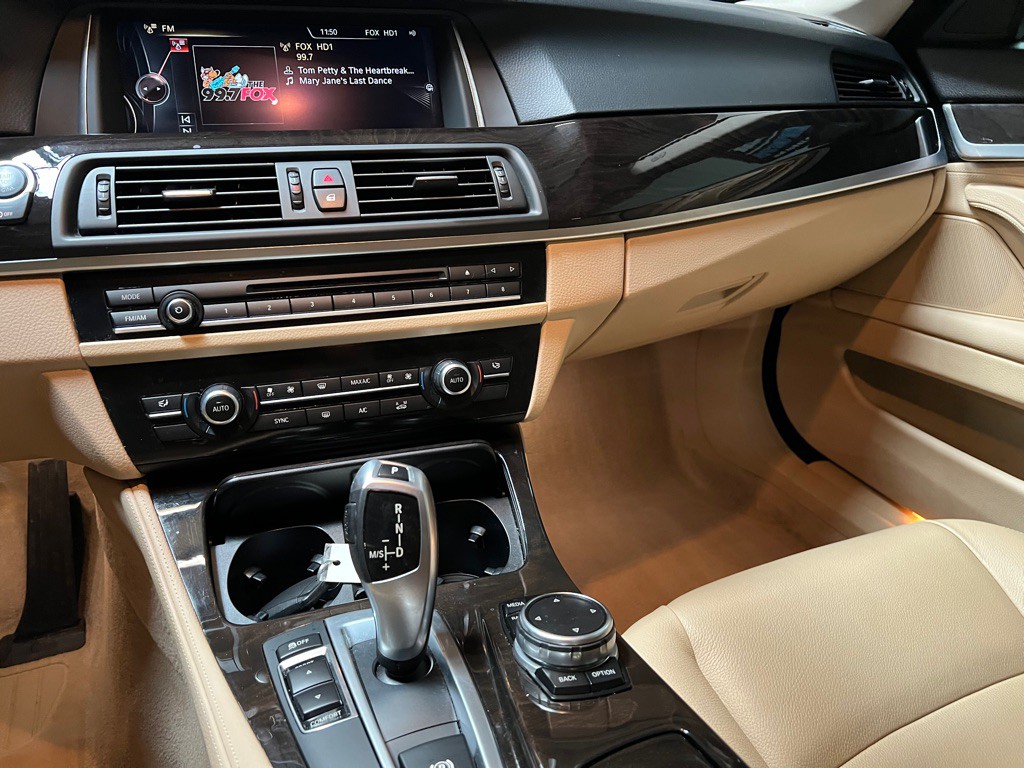 2015 BMW 5 Series Image 22