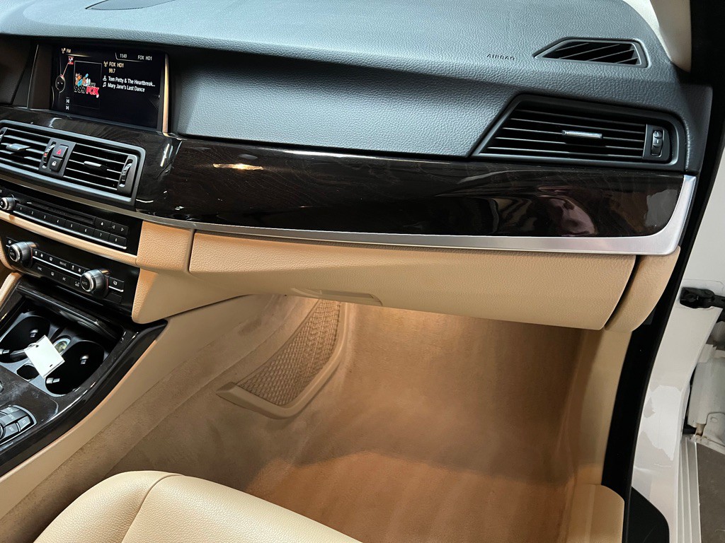 2015 BMW 5 Series Image 23