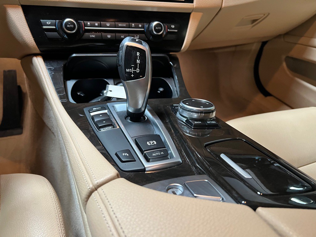 2015 BMW 5 Series Image 24