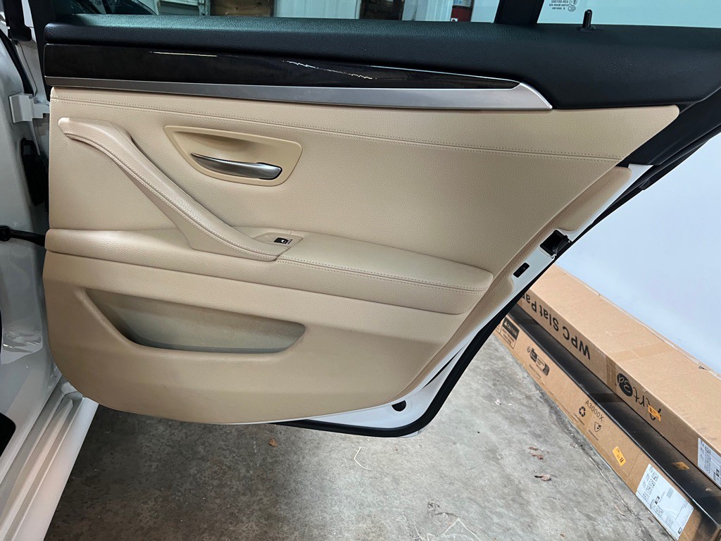 2015 BMW 5 Series Image 27