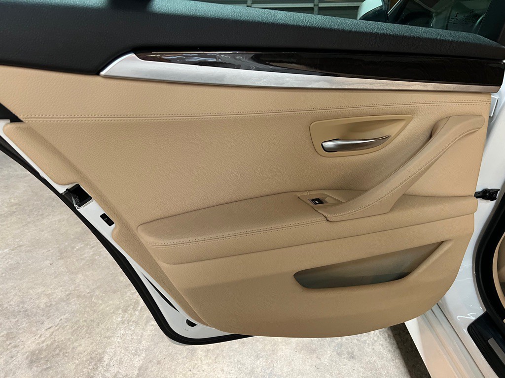 2015 BMW 5 Series Image 28