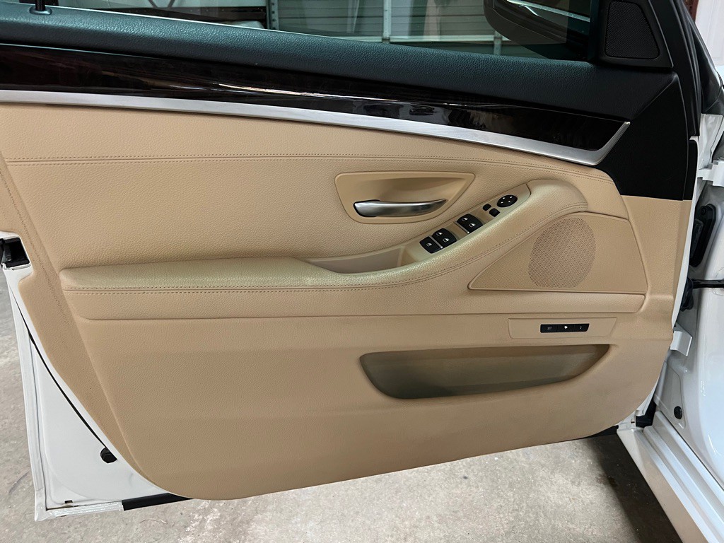 2015 BMW 5 Series Image 29