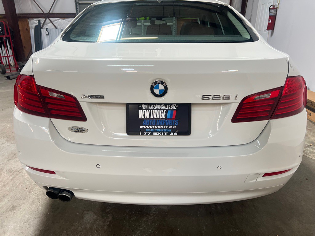 2016 BMW 5 Series Image 9