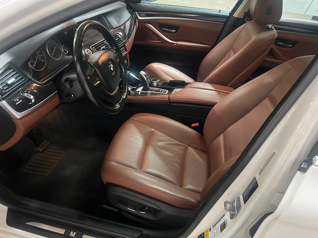 2016 BMW 5 Series Image 17