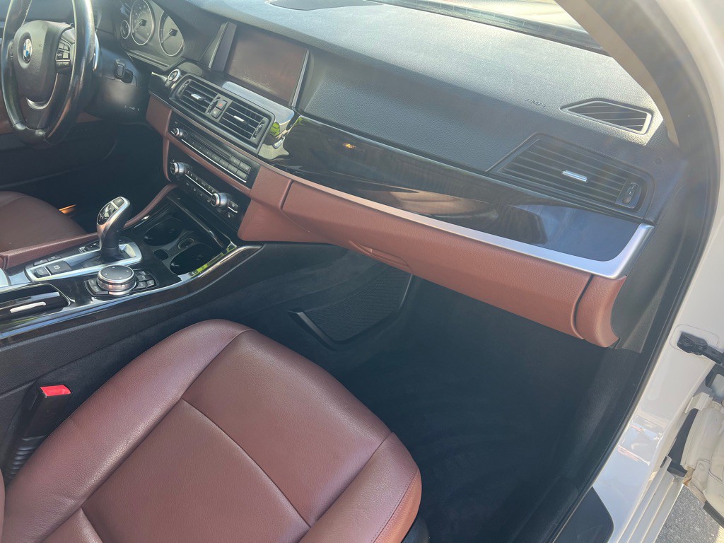 2016 BMW 5 Series Image 20