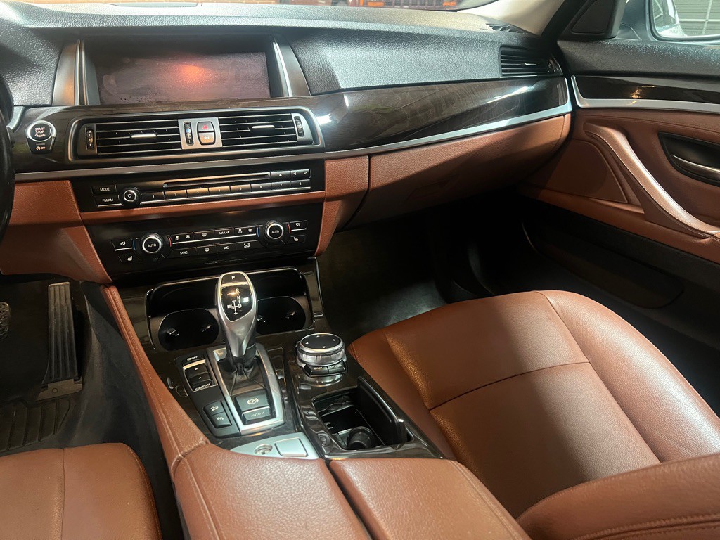 2016 BMW 5 Series Image 23