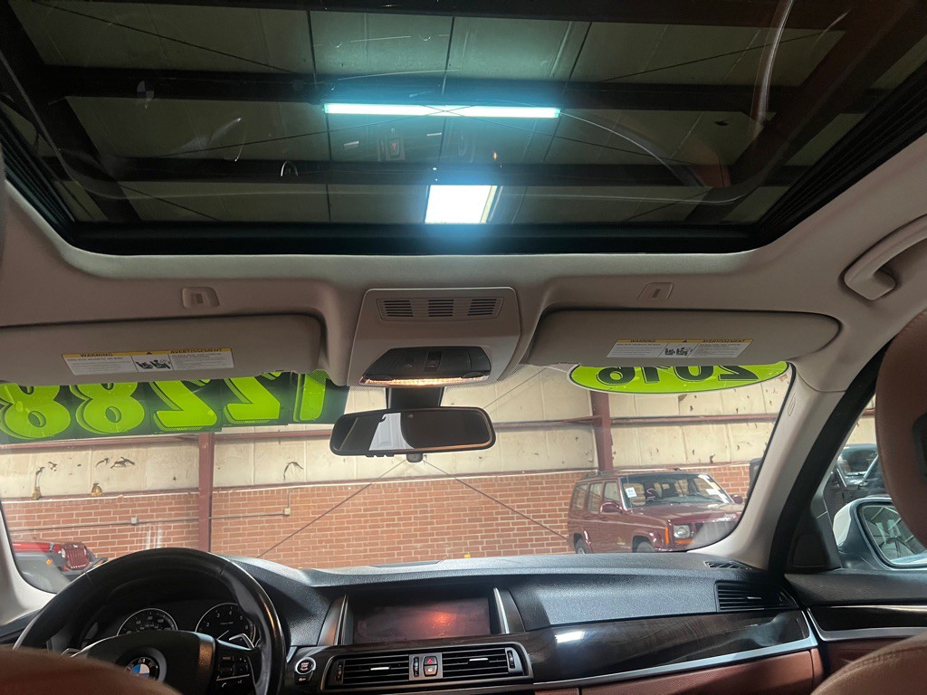 2016 BMW 5 Series Image 24