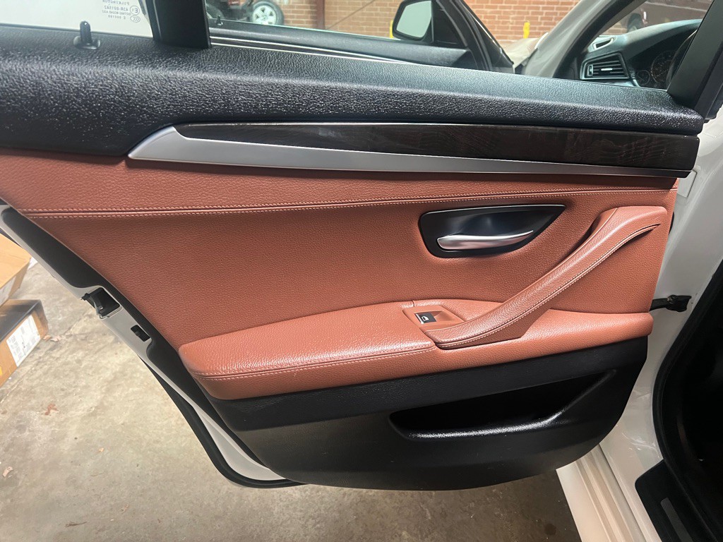 2016 BMW 5 Series Image 25