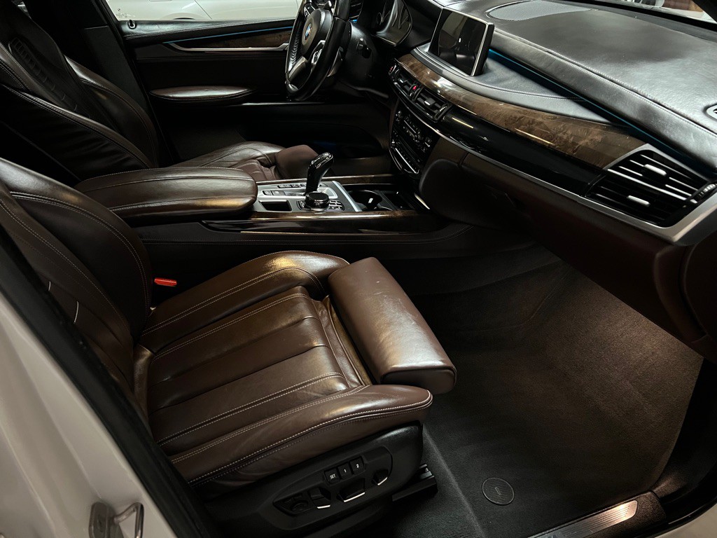 2017 BMW X5 Image 25