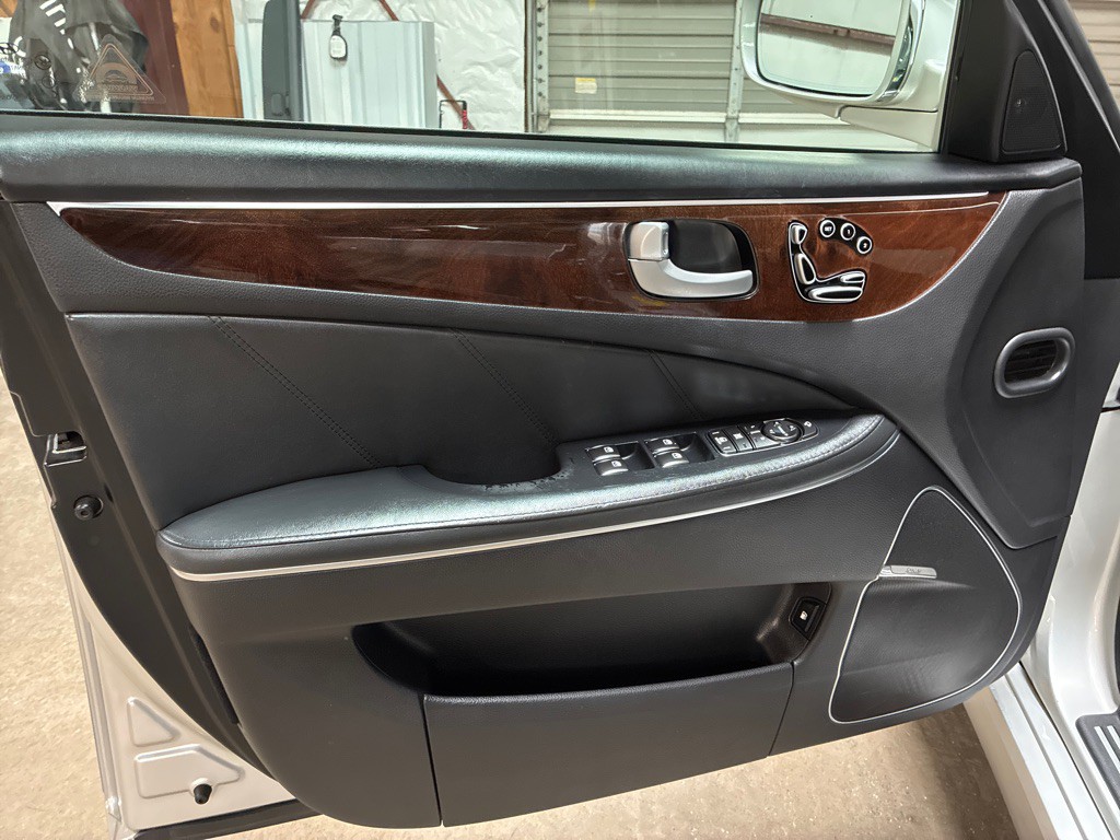 2012 Hyundai Equus Image 13