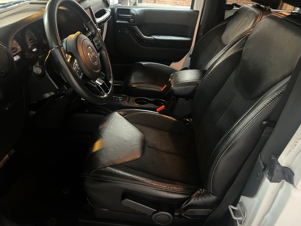 2017 Jeep Wrangler Image 17