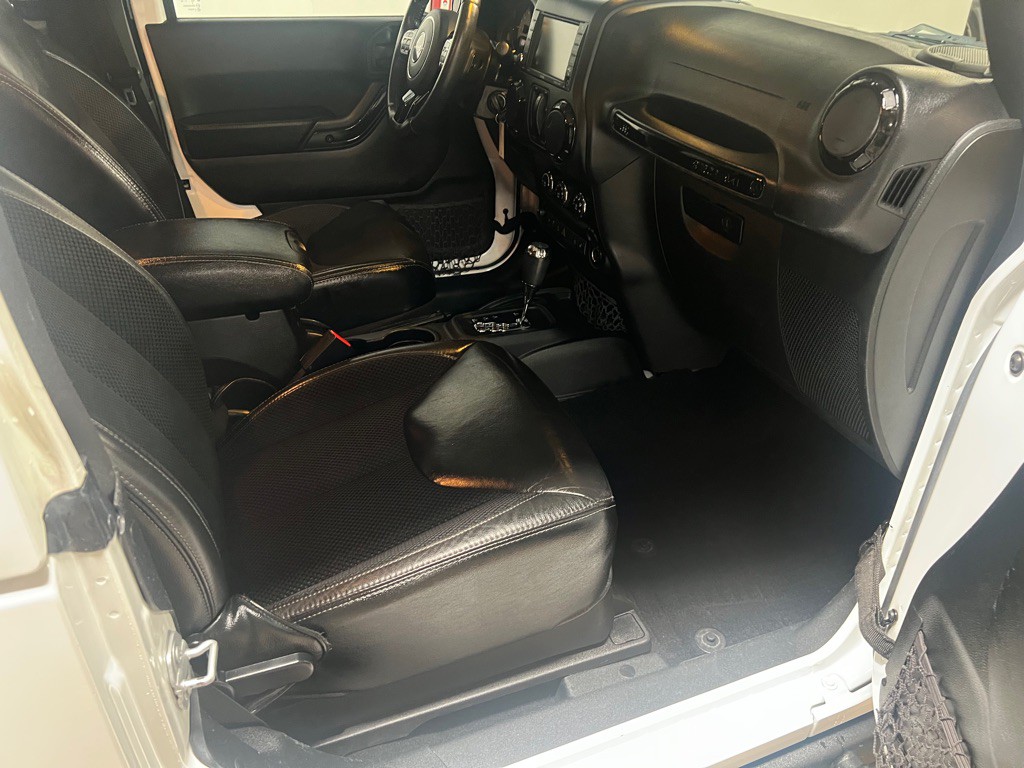 2017 Jeep Wrangler Image 18