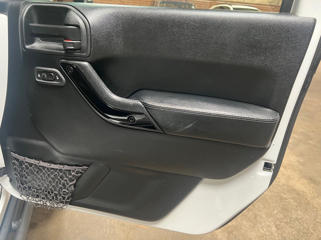 2017 Jeep Wrangler Image 24