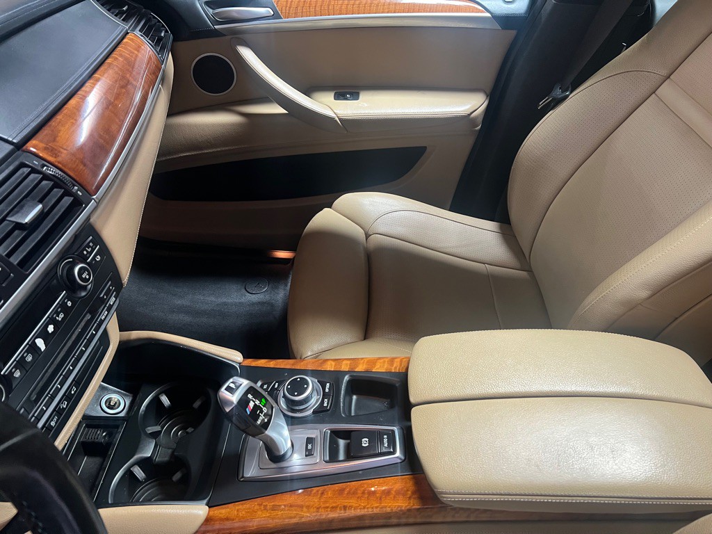 2010 BMW X5 Image 22