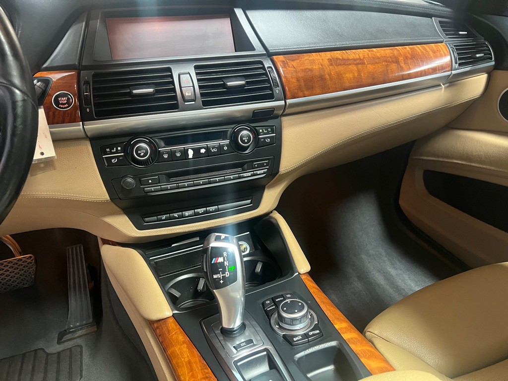 2010 BMW X5 Image 27