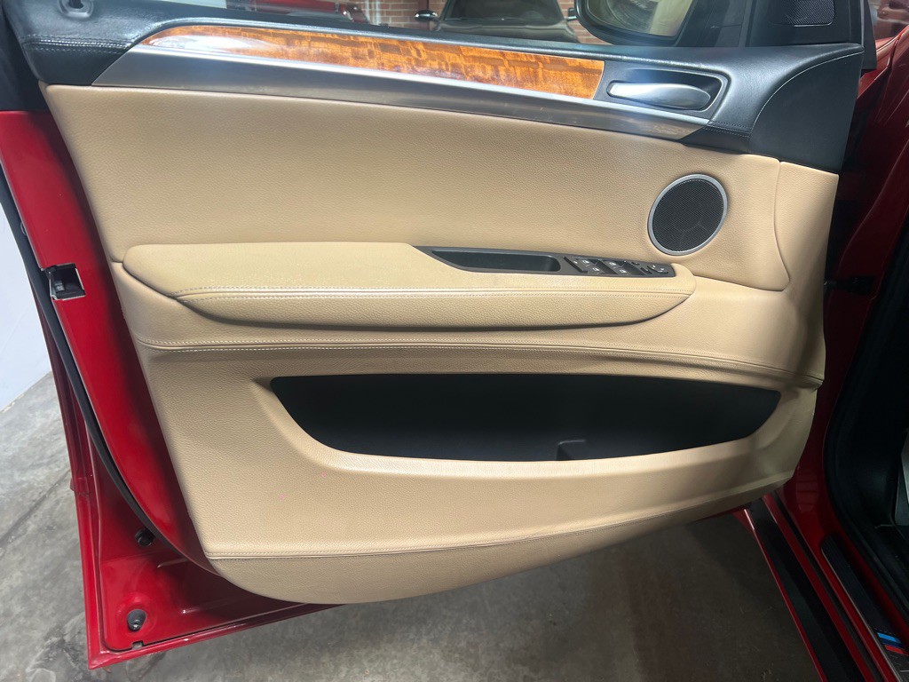 2010 BMW X5 Image 31