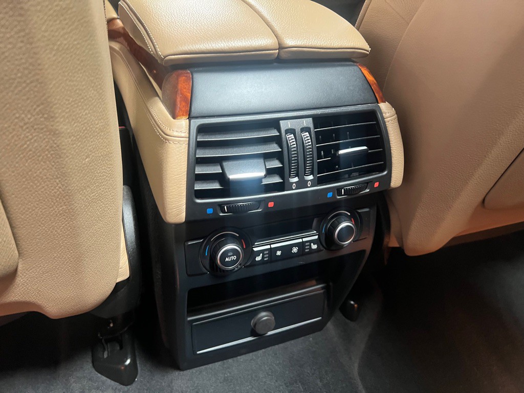 2010 BMW X5 Image 35