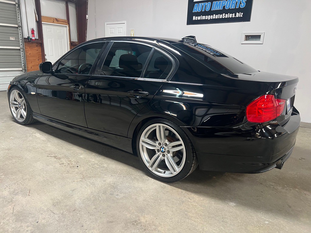 2010 BMW 3 Series Image 7