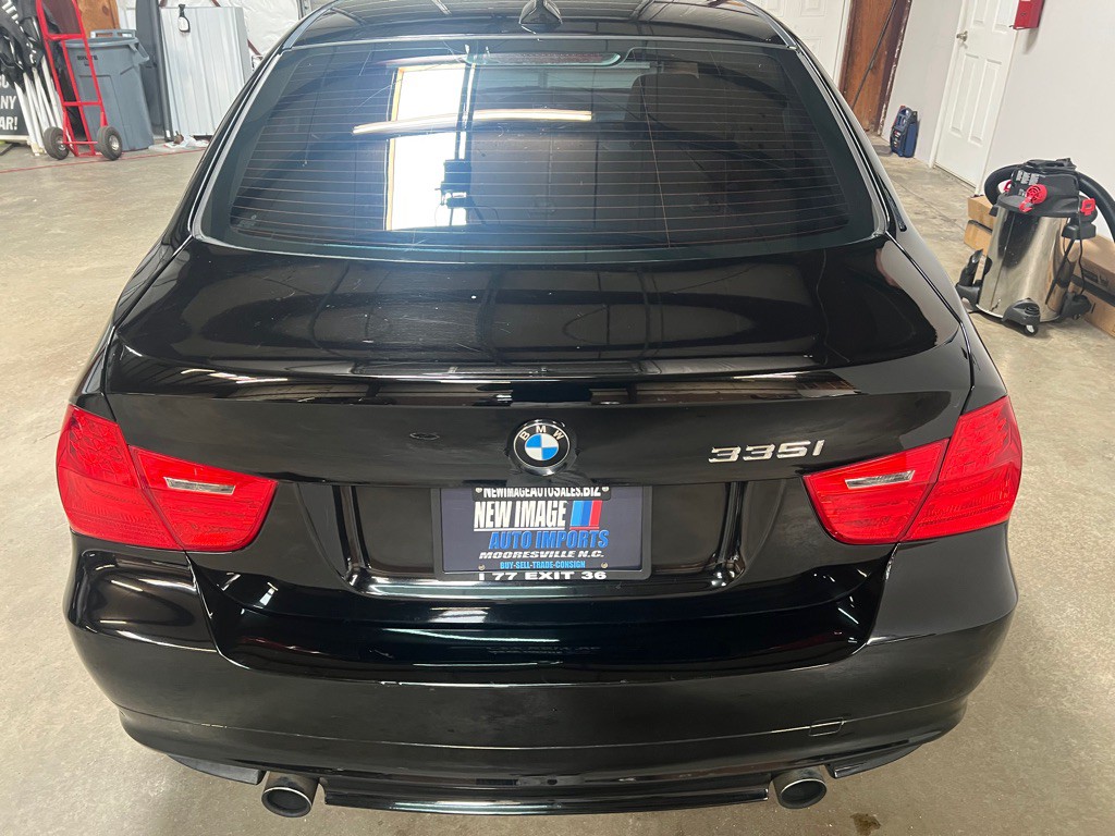 2010 BMW 3 Series Image 9