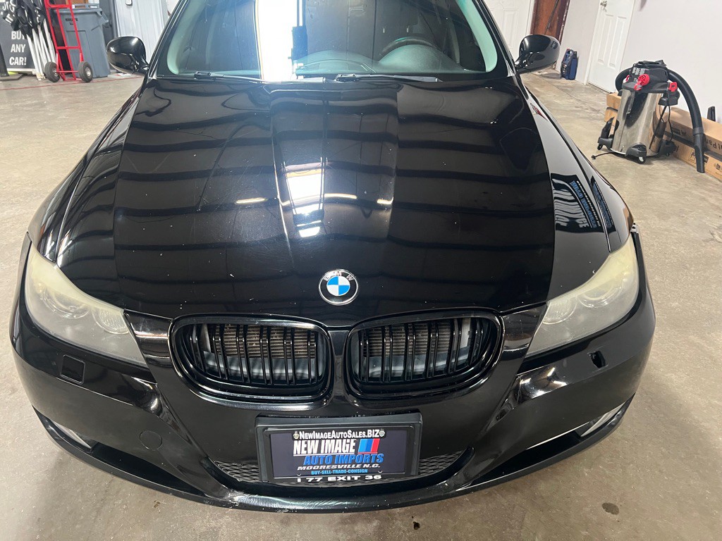 2010 BMW 3 Series Image 11