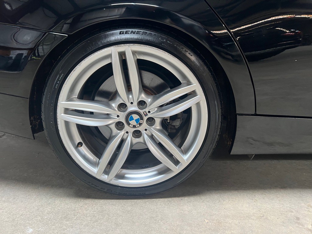 2010 BMW 3 Series Image 12