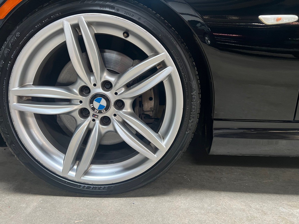 2010 BMW 3 Series Image 15