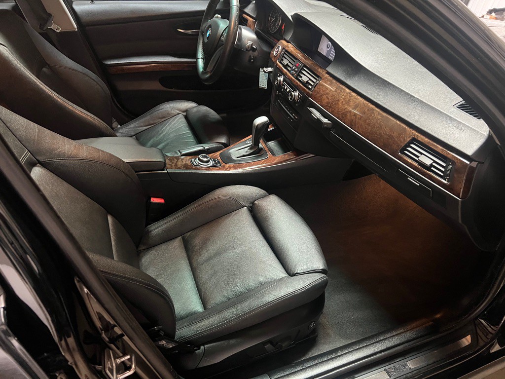 2010 BMW 3 Series Image 19