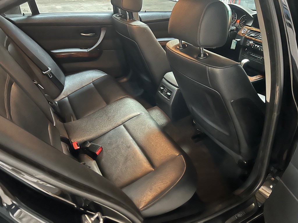 2010 BMW 3 Series Image 20