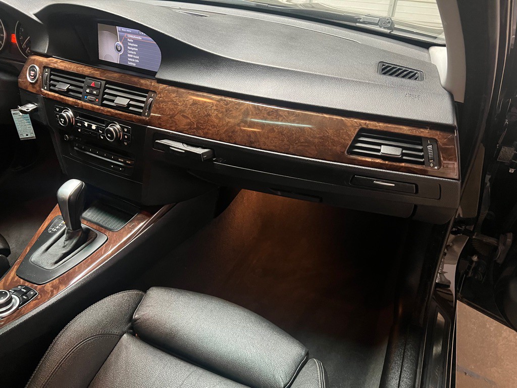 2010 BMW 3 Series Image 23