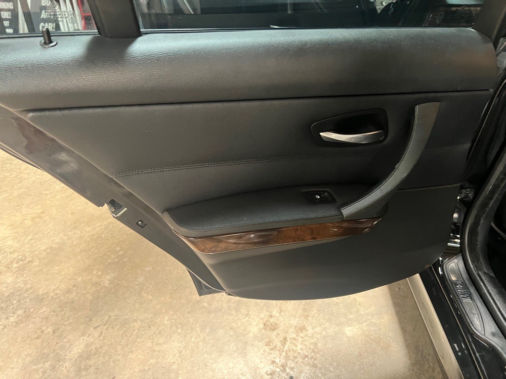 2010 BMW 3 Series Image 26