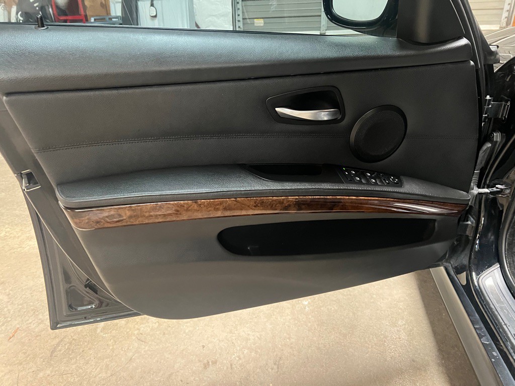 2010 BMW 3 Series Image 27