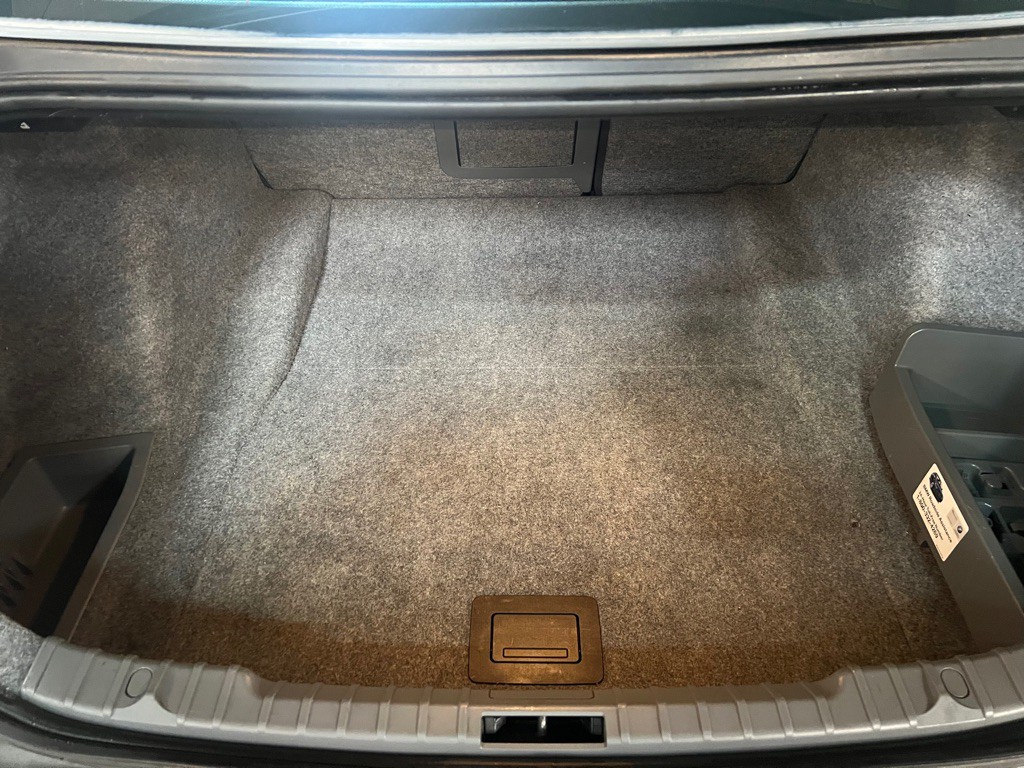 2010 BMW 3 Series Image 28