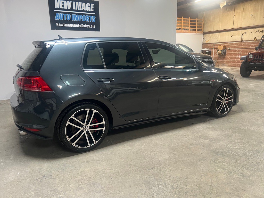 2017 Volkswagen GTI Image 2