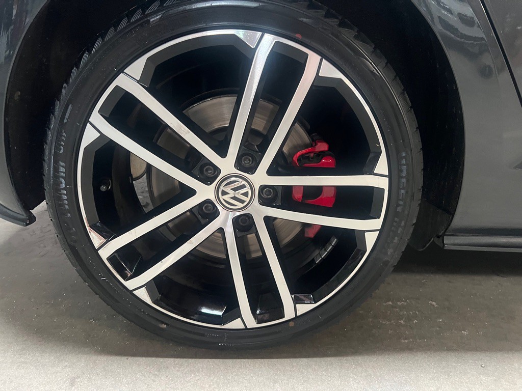 2017 Volkswagen GTI Image 13