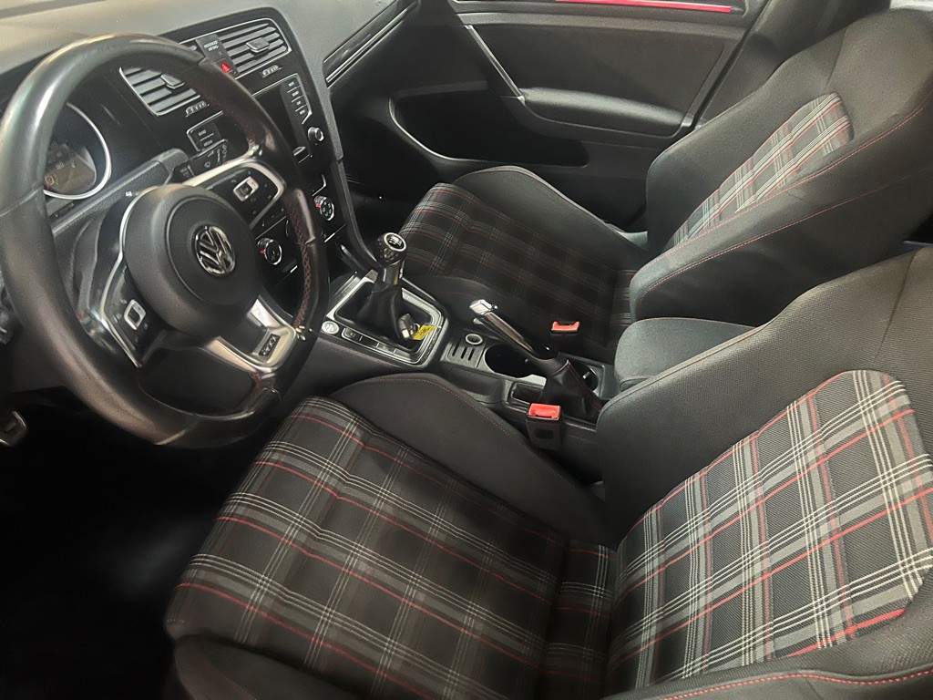 2017 Volkswagen GTI Image 16