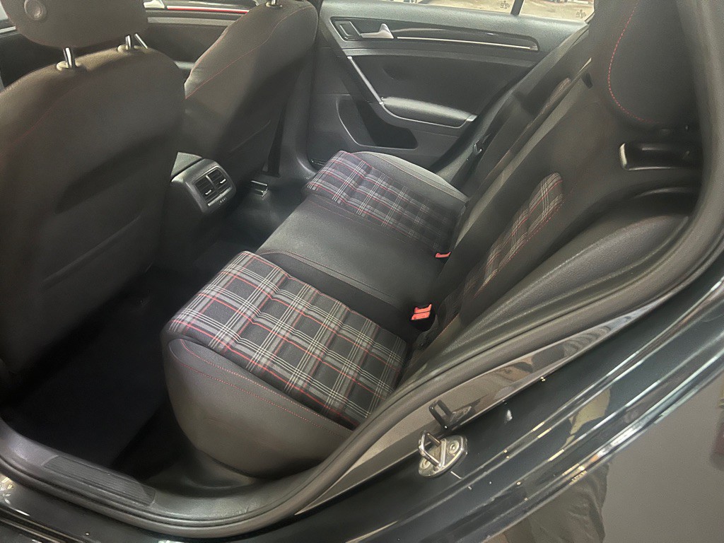 2017 Volkswagen GTI Image 17