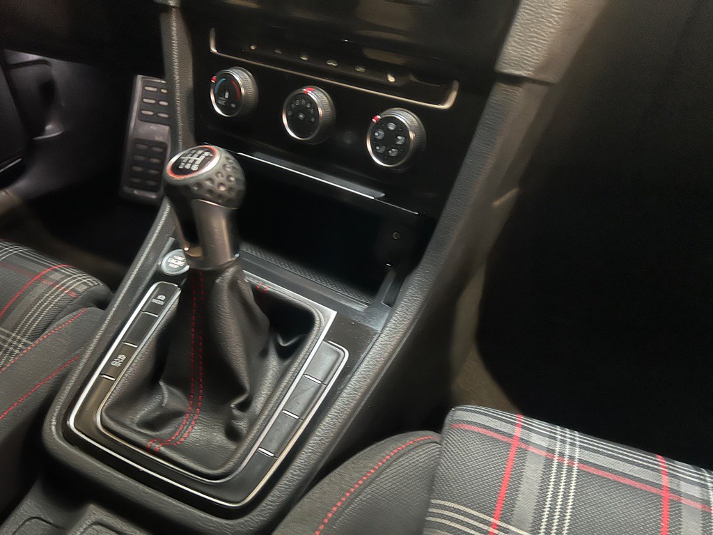 2017 Volkswagen GTI Image 24