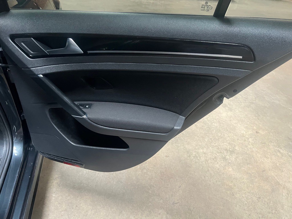 2017 Volkswagen GTI Image 25