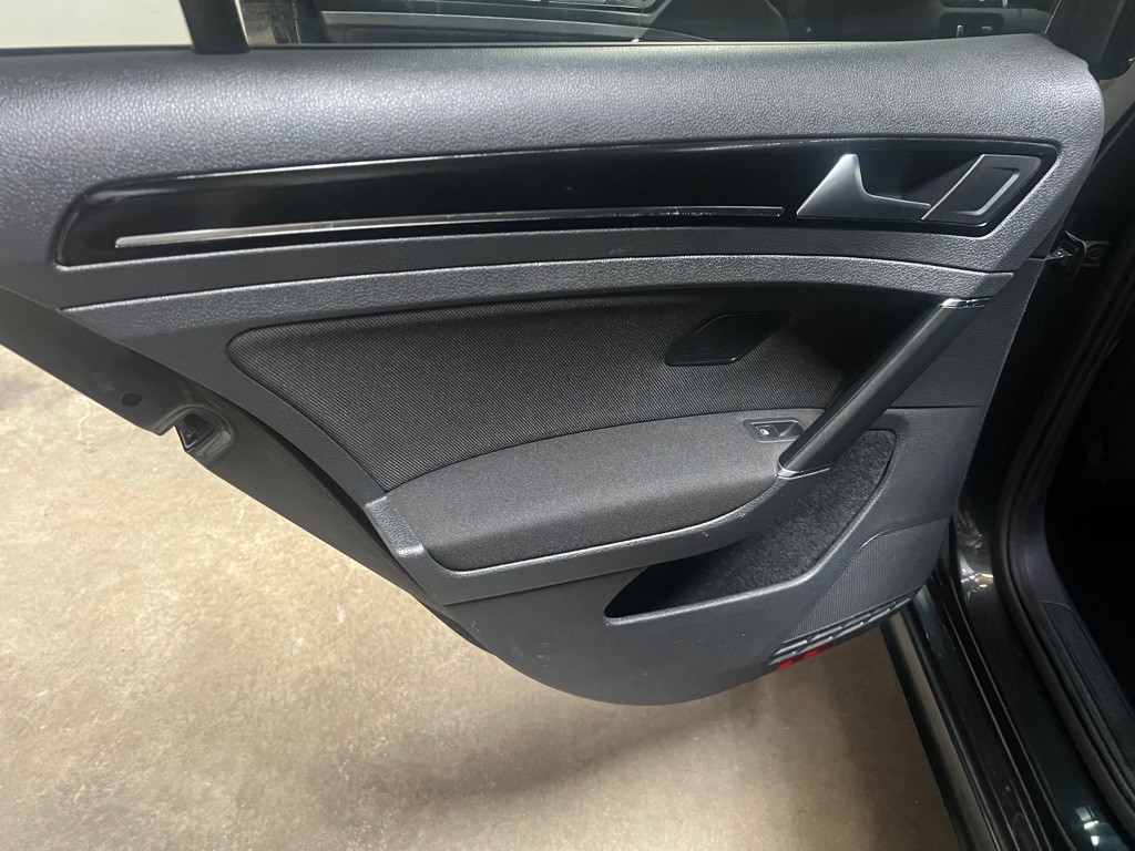 2017 Volkswagen GTI Image 27