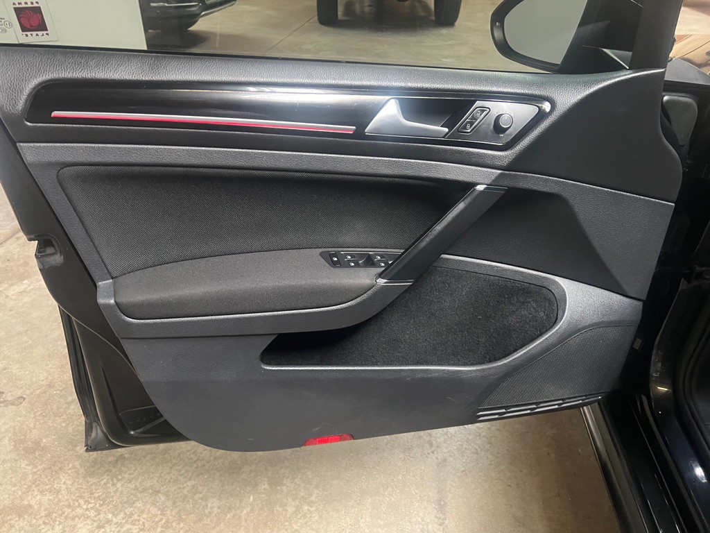 2017 Volkswagen GTI Image 28