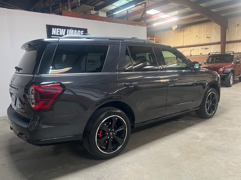 2023 Ford Expedition Image 2