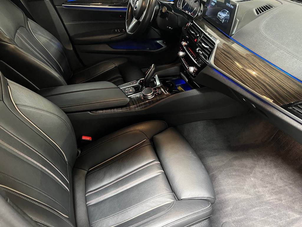 2018 BMW 5 Series Image 19