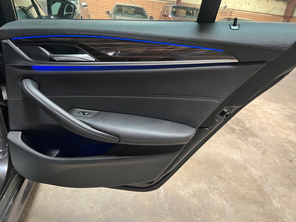 2018 BMW 5 Series Image 24